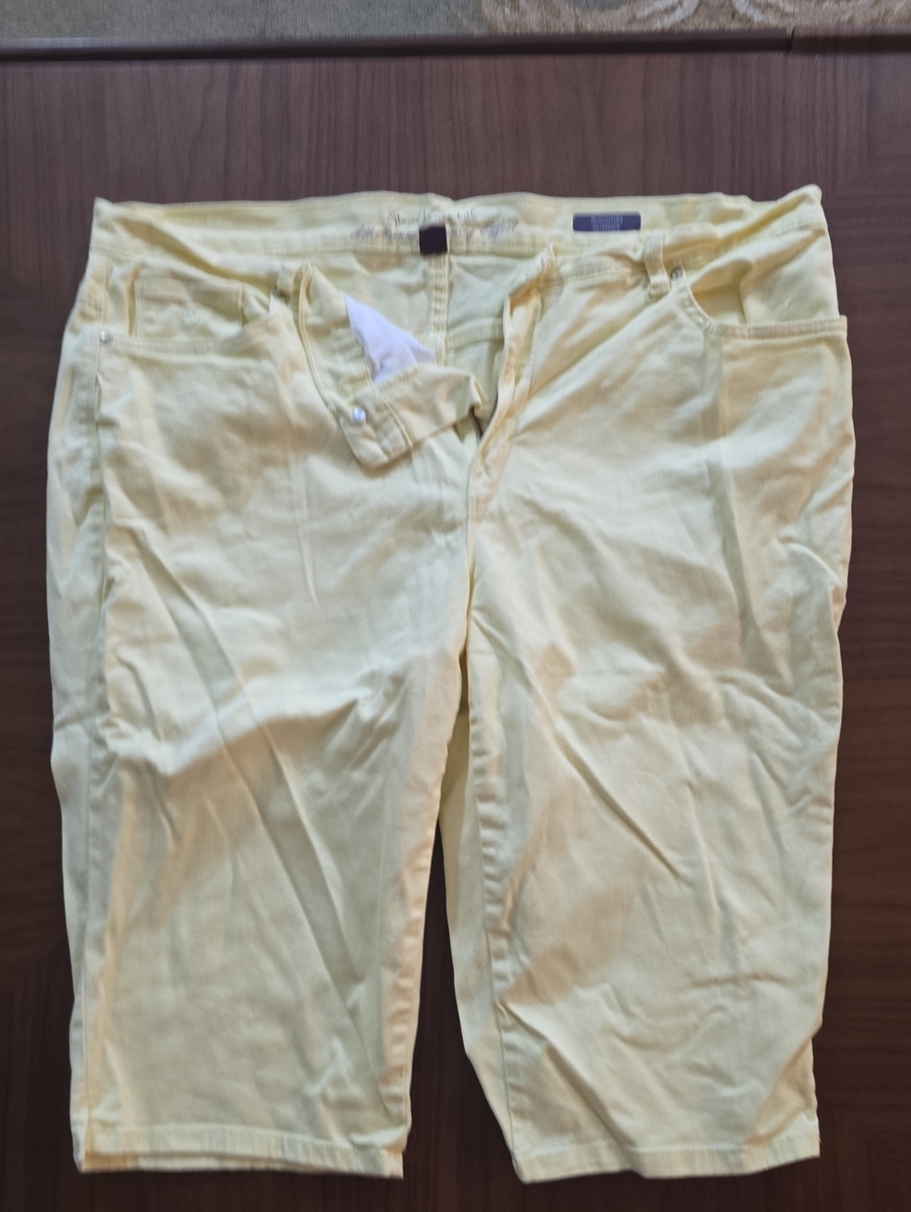 Gloria Vanderbilt Amanda Skimmer Shorts in Pale Yellow